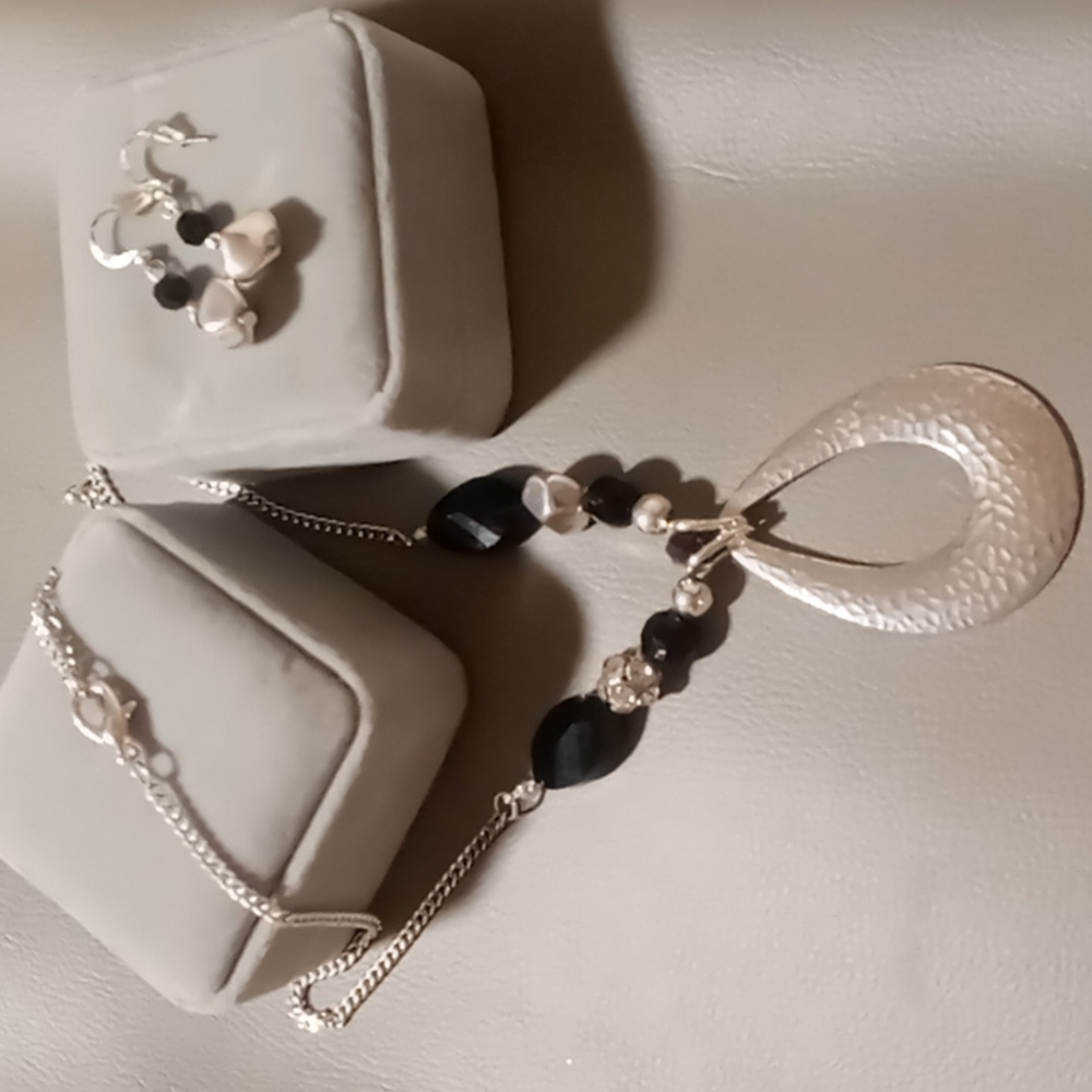 Covington necklace matching earrings set. 16 inch. Necklace
